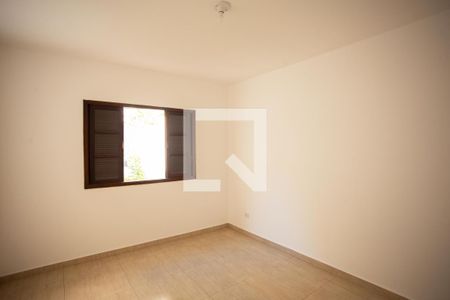 QUARTO 1 de casa à venda com 2 quartos, 70m² em Parque Maria Domitila, São Paulo