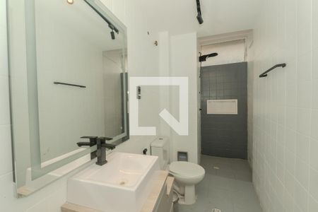 Banheiro de kitnet/studio para alugar com 1 quarto, 31m² em Centro , São Paulo