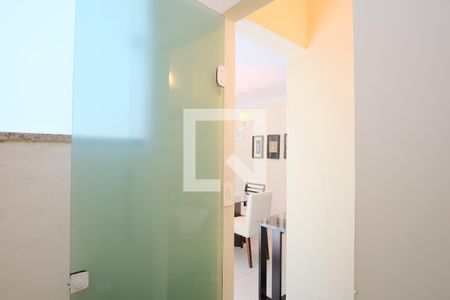 Lavabo de casa para alugar com 3 quartos, 205m² em Penha de França, São Paulo