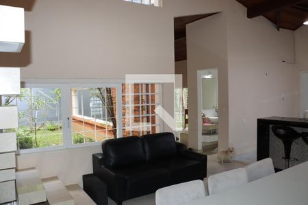 Casa para alugar com 4 quartos, 250m² em Chácaras Ana Lúcia, Embu das Artes