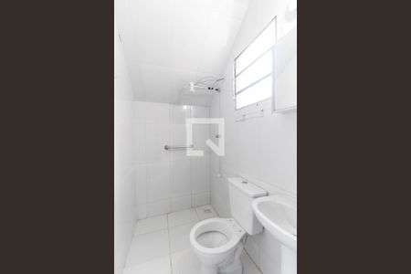 Banheiro da Suíte Casa 1 de casa para alugar com 2 quartos, 70m² em Cidade Nitro Operária, São Paulo