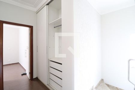 Corredor - Armário de casa para alugar com 3 quartos, 200m² em Tibery, Uberlândia