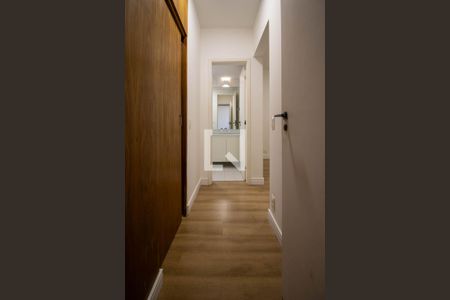 Corredor  de apartamento à venda com 2 quartos, 60m² em Morumbi, São Paulo