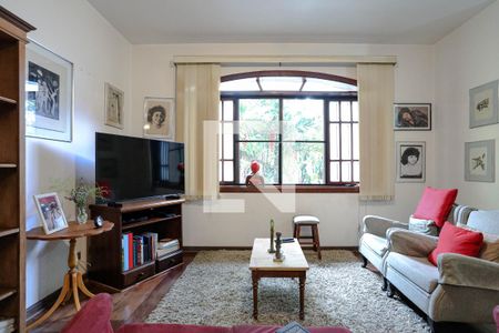 Sala de TV de casa para alugar com 4 quartos, 660m² em Vila Oliveira, Mogi das Cruzes