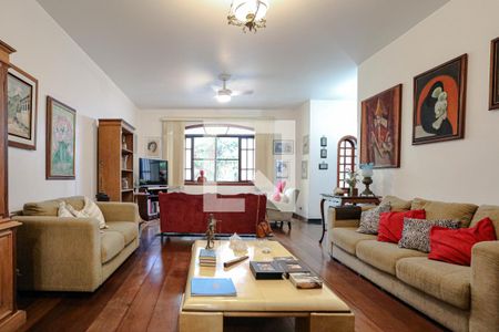 Sala de casa para alugar com 4 quartos, 660m² em Vila Oliveira, Mogi das Cruzes