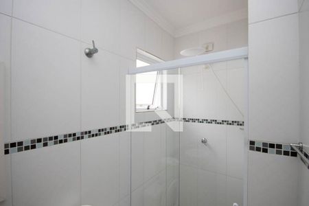 Banheiro da Suíte 1 de casa para alugar com 2 quartos, 65m² em Vila Irmaos Arnoni, São Paulo