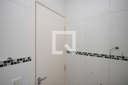 Banheiro da Suíte 1 de casa para alugar com 2 quartos, 65m² em Vila Irmaos Arnoni, São Paulo