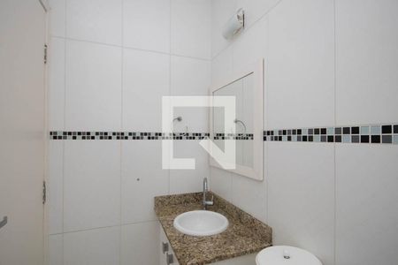 Banheiro da Suíte 1 de casa para alugar com 2 quartos, 65m² em Vila Irmaos Arnoni, São Paulo