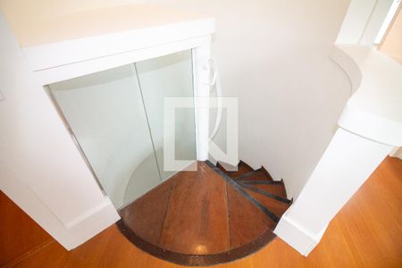 Escada de apartamento para alugar com 3 quartos, 129m² em Campo Belo, São Paulo