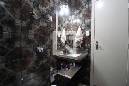 Banheiro do Quarto 1 e Social de casa para alugar com 3 quartos, 250m² em Cidade Jardim, Uberlândia