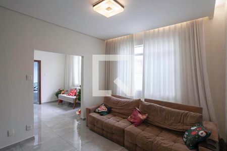 Sala 2 de casa à venda com 3 quartos, 200m² em Sagrada Família, Belo Horizonte