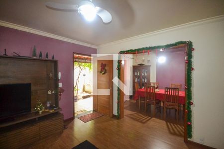 Sala de casa para alugar com 3 quartos, 199m² em Luz, Nova Iguaçu