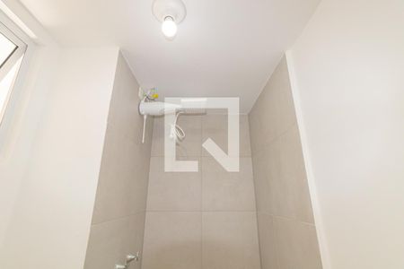 Banheiro de apartamento à venda com 2 quartos, 44m² em Centro, Canoas