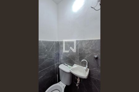 Banheiro de kitnet/studio para alugar com 1 quarto, 18m² em Ipiranga, São Paulo