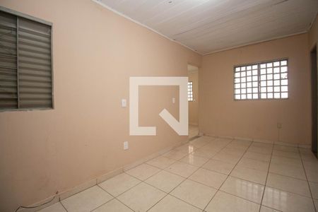 Sala 2 de casa para alugar com 3 quartos, 160m² em Qr 4, Brasília