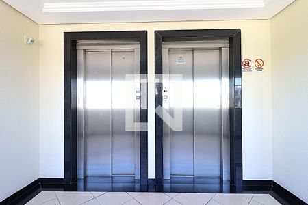 Área comum - Elevadores de apartamento para alugar com 1 quarto, 97m² em Moinhos de Vento, Porto Alegre