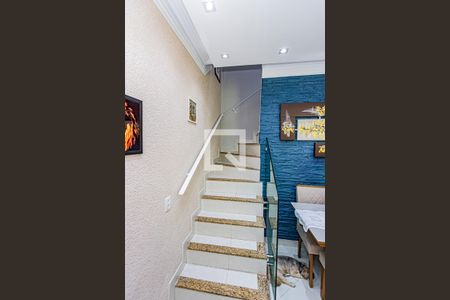 Escada de casa para alugar com 2 quartos, 125m² em Vila Comercial, São Paulo