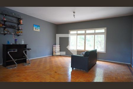 Sala  de casa à venda com 3 quartos, 310m² em Medianeira, Porto Alegre