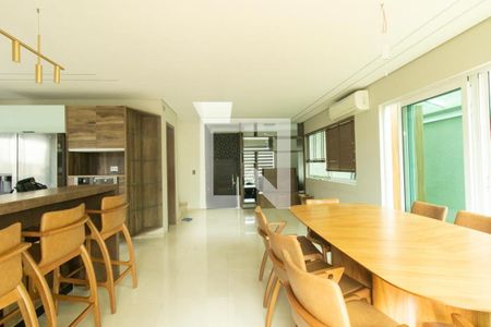 Sala de casa de condomínio para alugar com 4 quartos, 220m² em Santa Quiteria, Curitiba