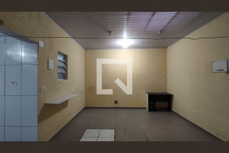 Sala e área de serviço de casa para alugar com 2 quartos, 60m² em Lageado, Ferraz de Vasconcelos