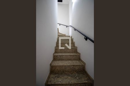 Escada de casa à venda com 2 quartos, 85m² em Vila Sonia, São Paulo