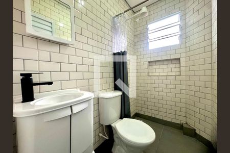 Banheiro de apartamento para alugar com 1 quarto, 22m² em Portal dos Gramados, Guarulhos