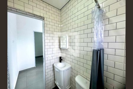 Banheiro de apartamento para alugar com 1 quarto, 22m² em Portal dos Gramados, Guarulhos