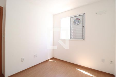 Quarto 1 de apartamento para alugar com 2 quartos, 43m² em Jardim Holanda, Uberlândia