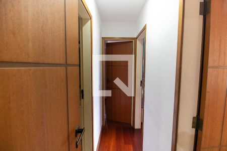 Corredor  de apartamento à venda com 3 quartos, 95m² em Santa Rosa, Niterói