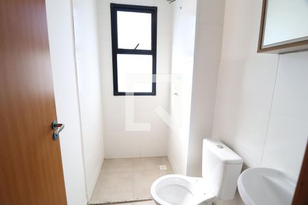 Banheiro do Quarto 1 de apartamento para alugar com 2 quartos, 58m² em Shopping Park, Uberlândia