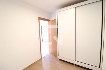 Quarto 2  de apartamento para alugar com 2 quartos, 58m² em Shopping Park, Uberlândia