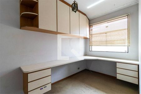 Casa à venda com 3 quartos, 382m² em Vila Carrão, São Paulo