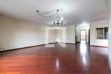 Casa à venda com 3 quartos, 382m² em Vila Carrão, São Paulo