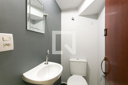 Lavabo de casa de condomínio para alugar com 2 quartos, 57m² em Vila Esperança, São Paulo