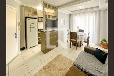 Sala de TV de apartamento para alugar com 2 quartos, 66m² em Canasvieiras, Florianópolis