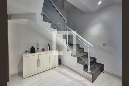 Escada  de casa de condomínio à venda com 3 quartos, 180m² em Vargem Pequena, Rio de Janeiro