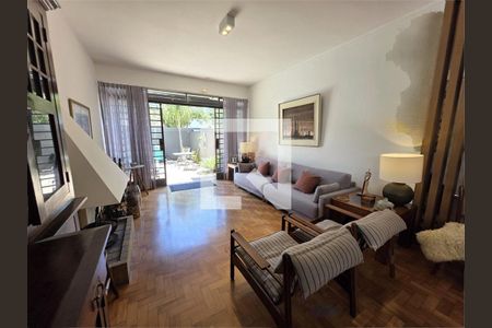 Casa à venda com 4 quartos, 244m² em Itaim Bibi, São Paulo