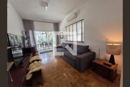 Casa à venda com 4 quartos, 244m² em Itaim Bibi, São Paulo