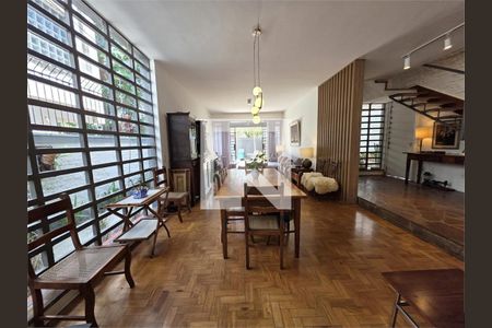 Casa à venda com 4 quartos, 244m² em Itaim Bibi, São Paulo