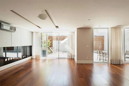 Casa à venda com 4 quartos, 330m² em Vila Nova Conceição, São Paulo