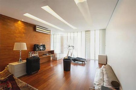 Casa à venda com 4 quartos, 330m² em Vila Nova Conceição, São Paulo