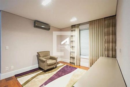 Casa à venda com 4 quartos, 330m² em Vila Nova Conceição, São Paulo