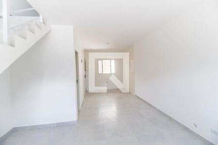 Sala de casa para alugar com 2 quartos, 75m² em Jardim California, Barueri