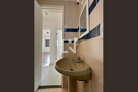 Banheiro de apartamento para alugar com 2 quartos, 48m² em Centro, Campinas