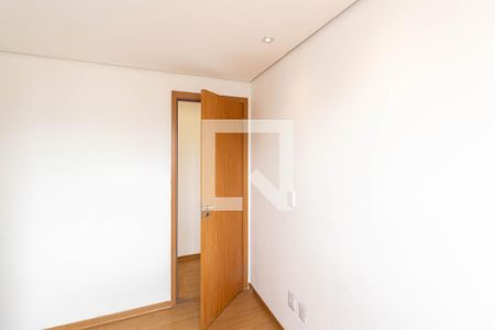 Quarto 1 de apartamento para alugar com 2 quartos, 45m² em Inhoaíba, Rio de Janeiro