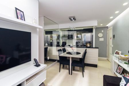 Sala de apartamento à venda com 3 quartos, 54m² em Conjunto Residencial José Bonifácio, São Paulo
