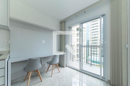Sala/Cozinha  de apartamento para alugar com 1 quarto, 27m² em Campo Belo, São Paulo