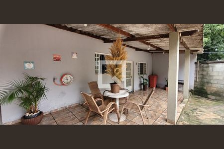 Casa para alugar com 2 quartos, 1000m² em Jardim Casa Branca, Betim