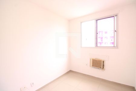 Quarto 1 de apartamento para alugar com 2 quartos, 55m² em Taquara, Rio de Janeiro