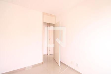 Quarto 1 de apartamento para alugar com 2 quartos, 55m² em Taquara, Rio de Janeiro